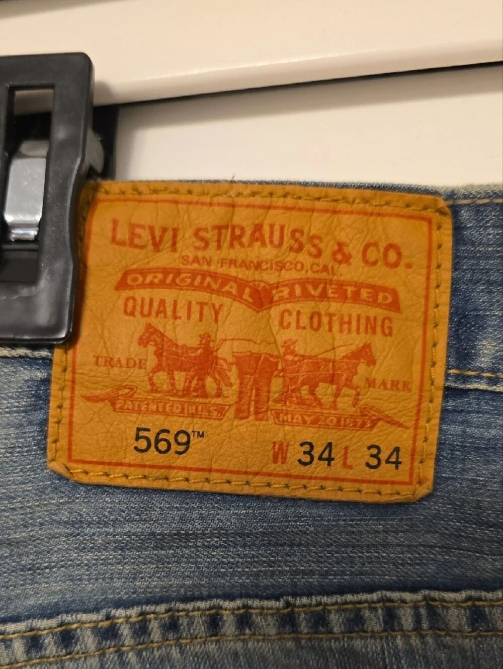 Levis straight leg